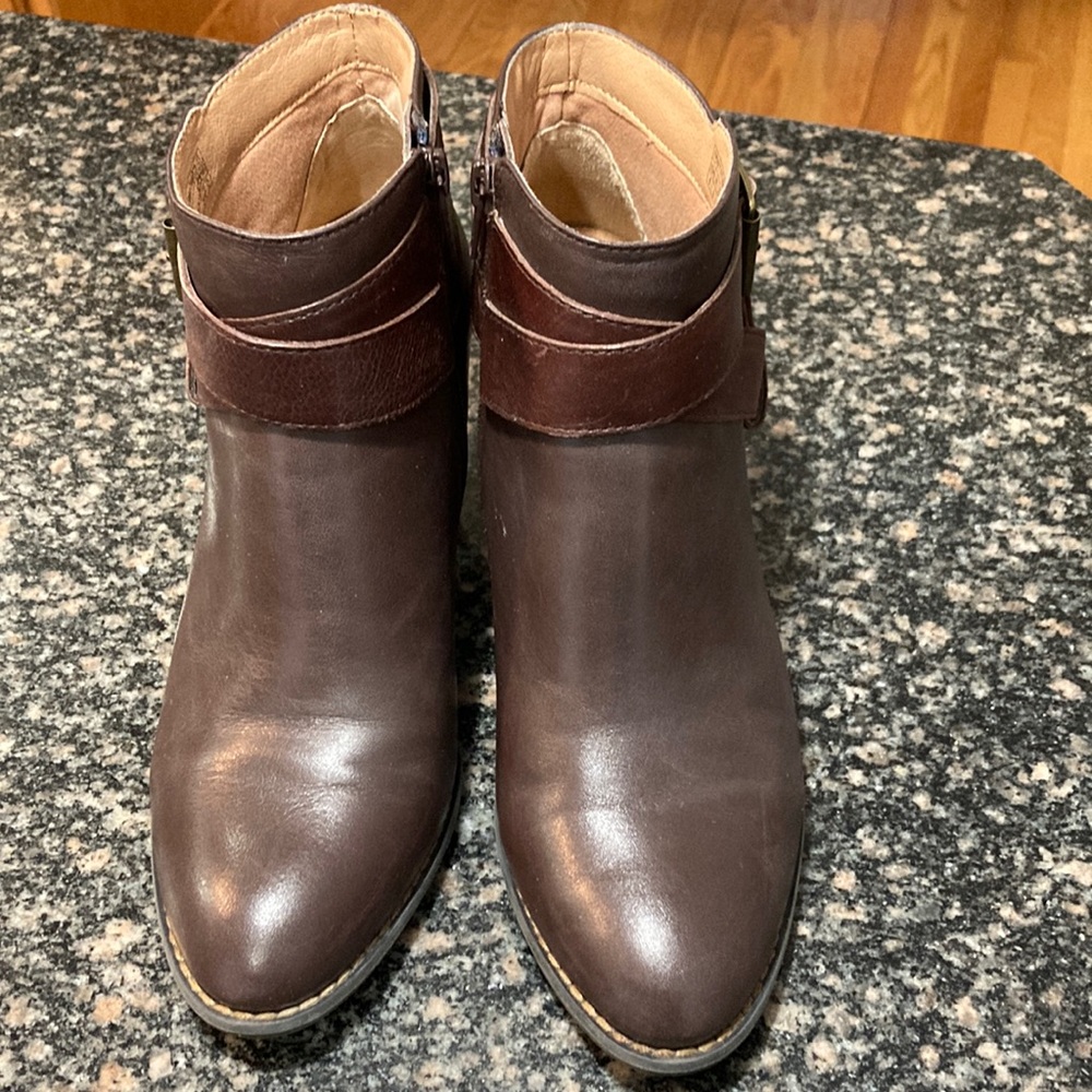 Vionic Trinity ankle boots